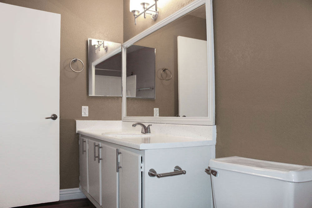 Interior photo of Mandalay Bay apartment Bathroom 2
